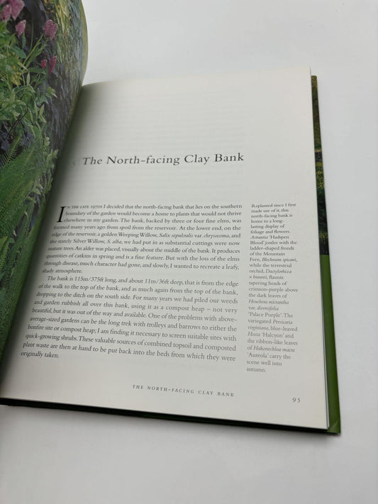 Beth Chatto's Damp Garden: Moisture-Loving Plants For Year-Round Interest