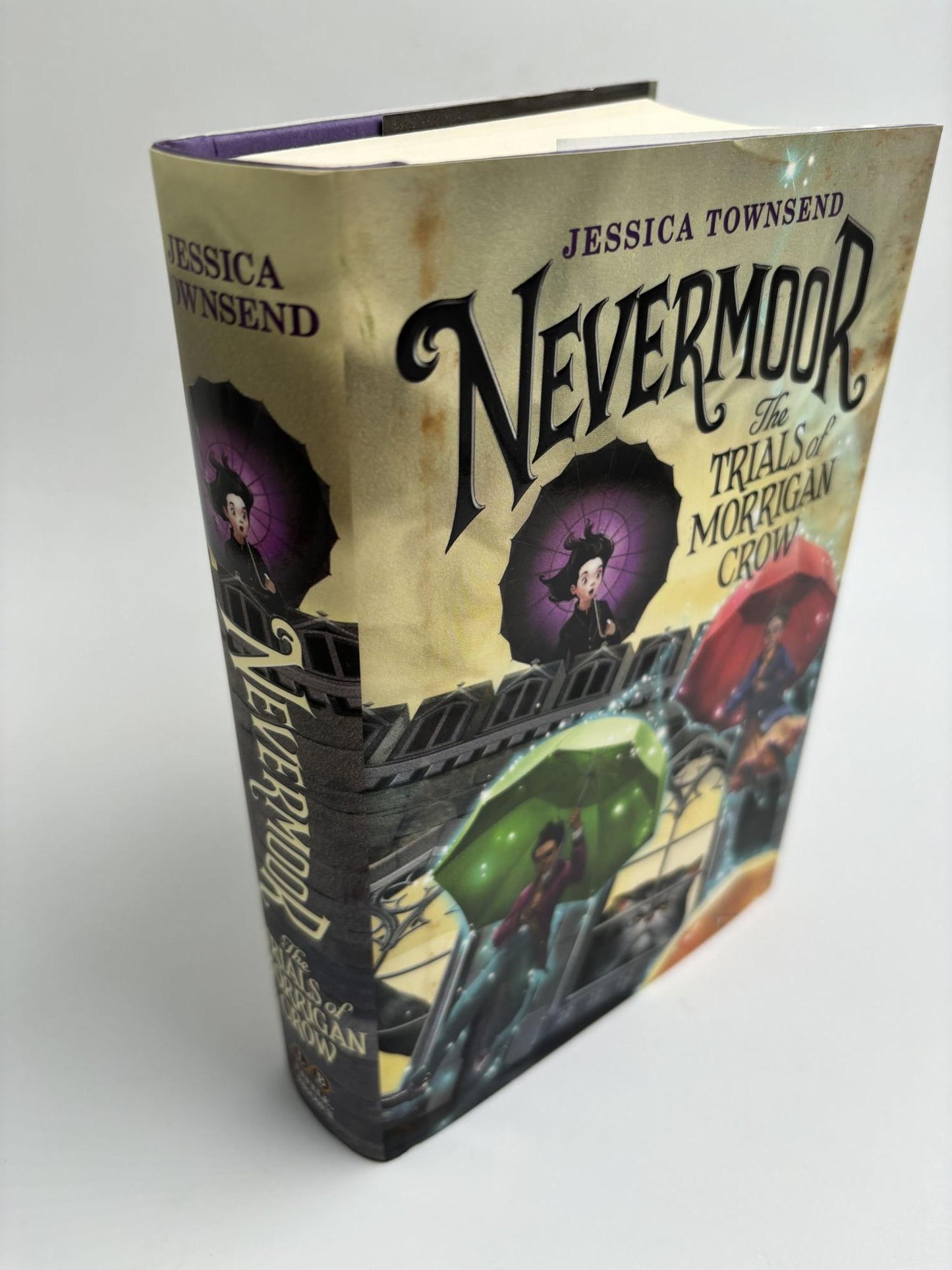 Nevermoor: The Trials of Morrigan Crow (Nevermoor, 1)