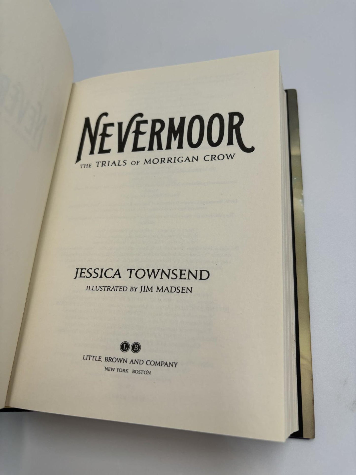 Nevermoor: The Trials of Morrigan Crow (Nevermoor, 1)