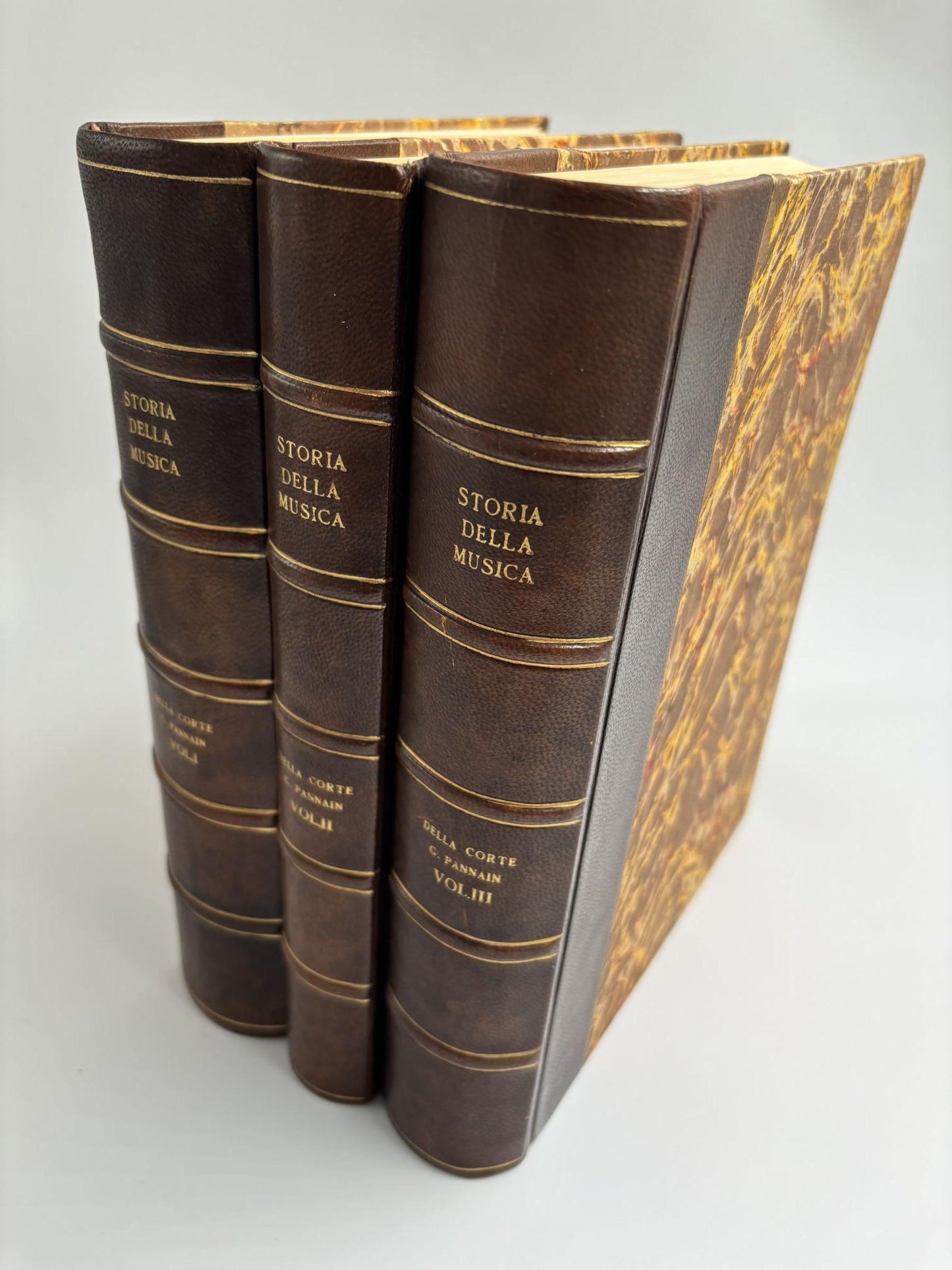 Storia della Musica. III Volumi. Vol. I: Dal Medioevo al Seicento. Vol. II: Il Settecento. Vol. III: L'Ottocento e il Novecento.