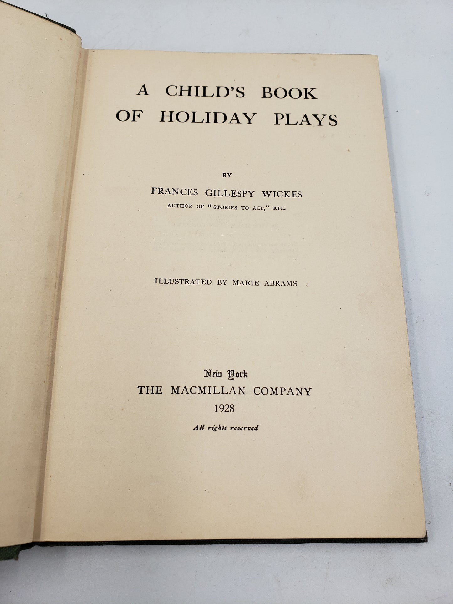A Child's Book Of Holiday Plays