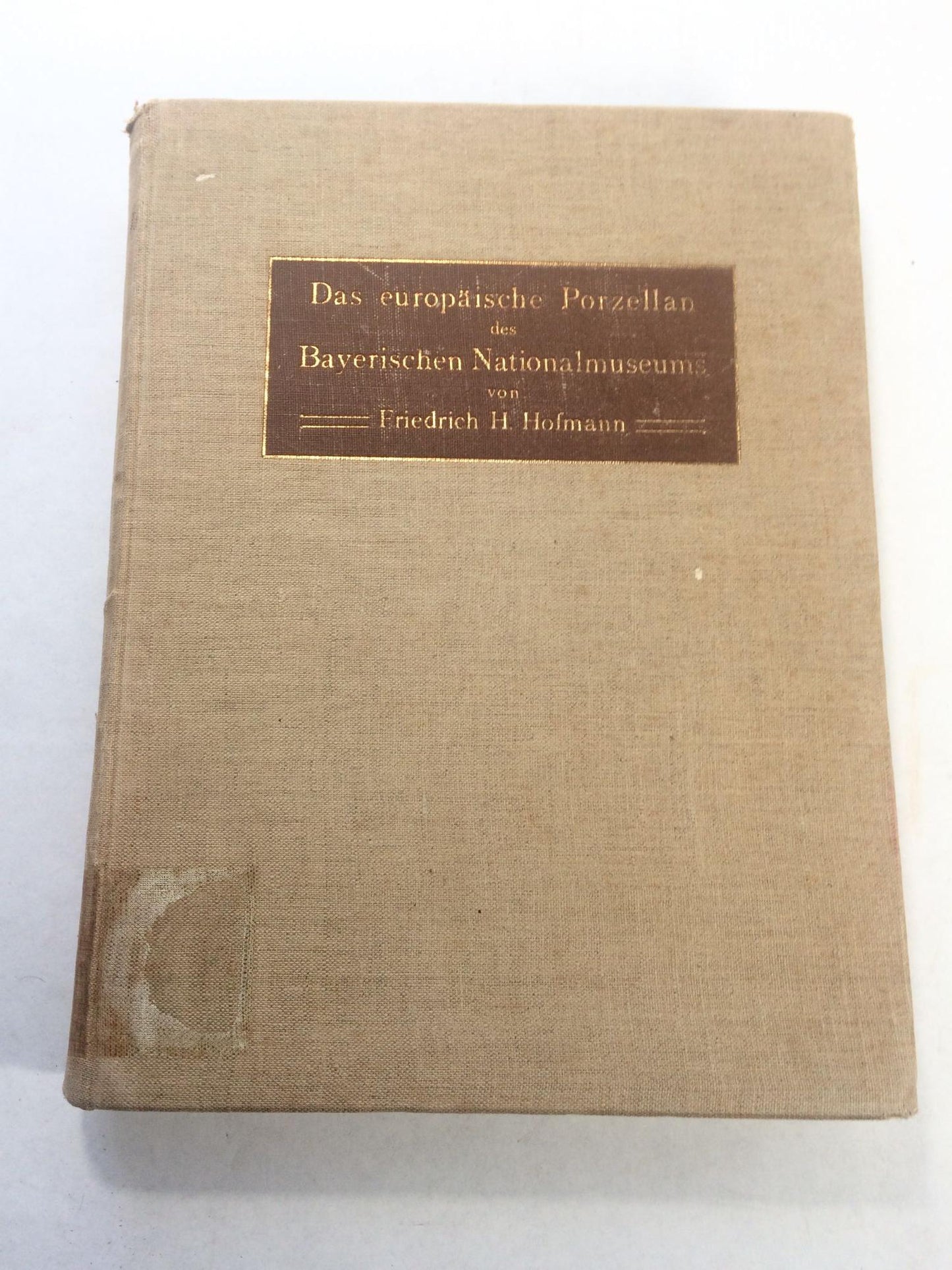 Das Europäische Porzellan des Bayer. Nationalmuseum. (Katalog des Bayer. Nationalmuseums. Zehnter Band)