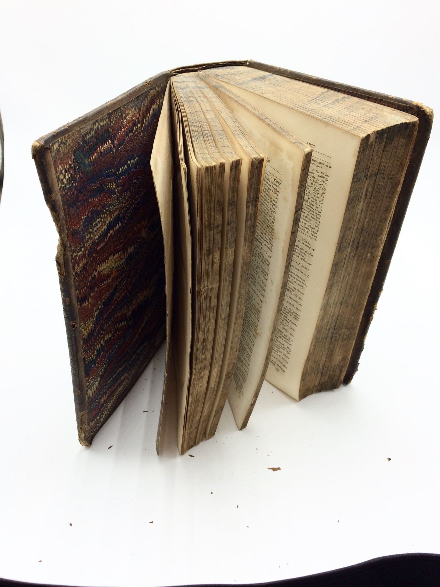 A New And Complete French And English Dictionary