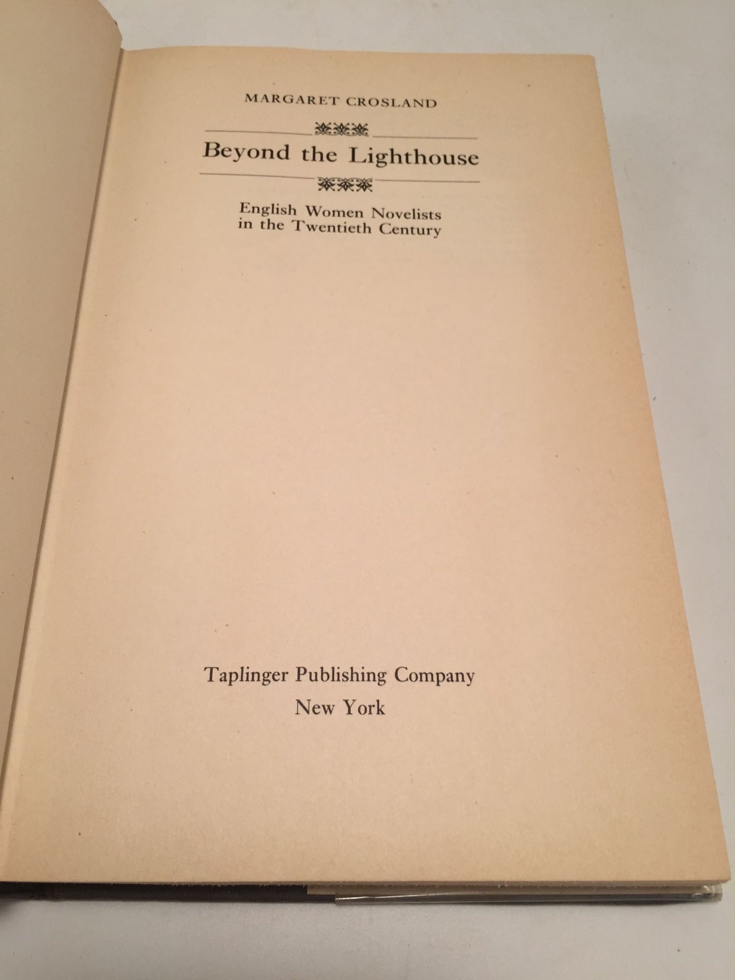 Beyond the Lighthouse: English Women Novelists in the Twentieth Century