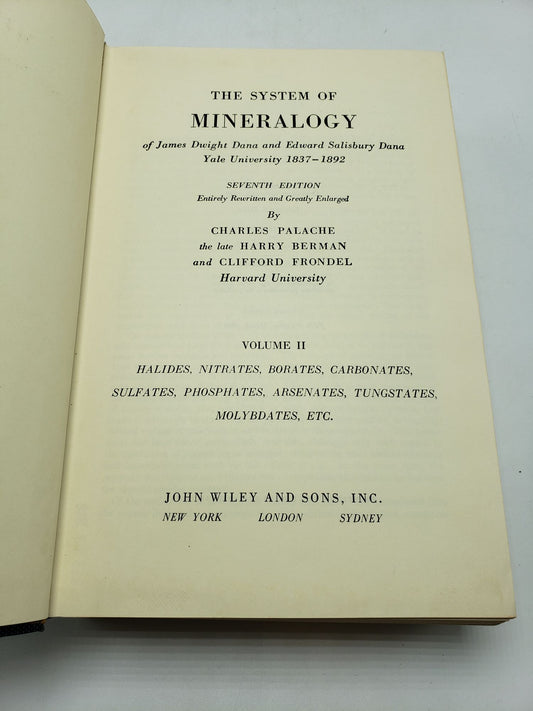 Dana's System of Mineralogy: Halides, Nitrates, Borates, Carbonates, Sulfates, Phosphates, Arsenates, Tungstates, Molybdates, Etc. (Volume 2)