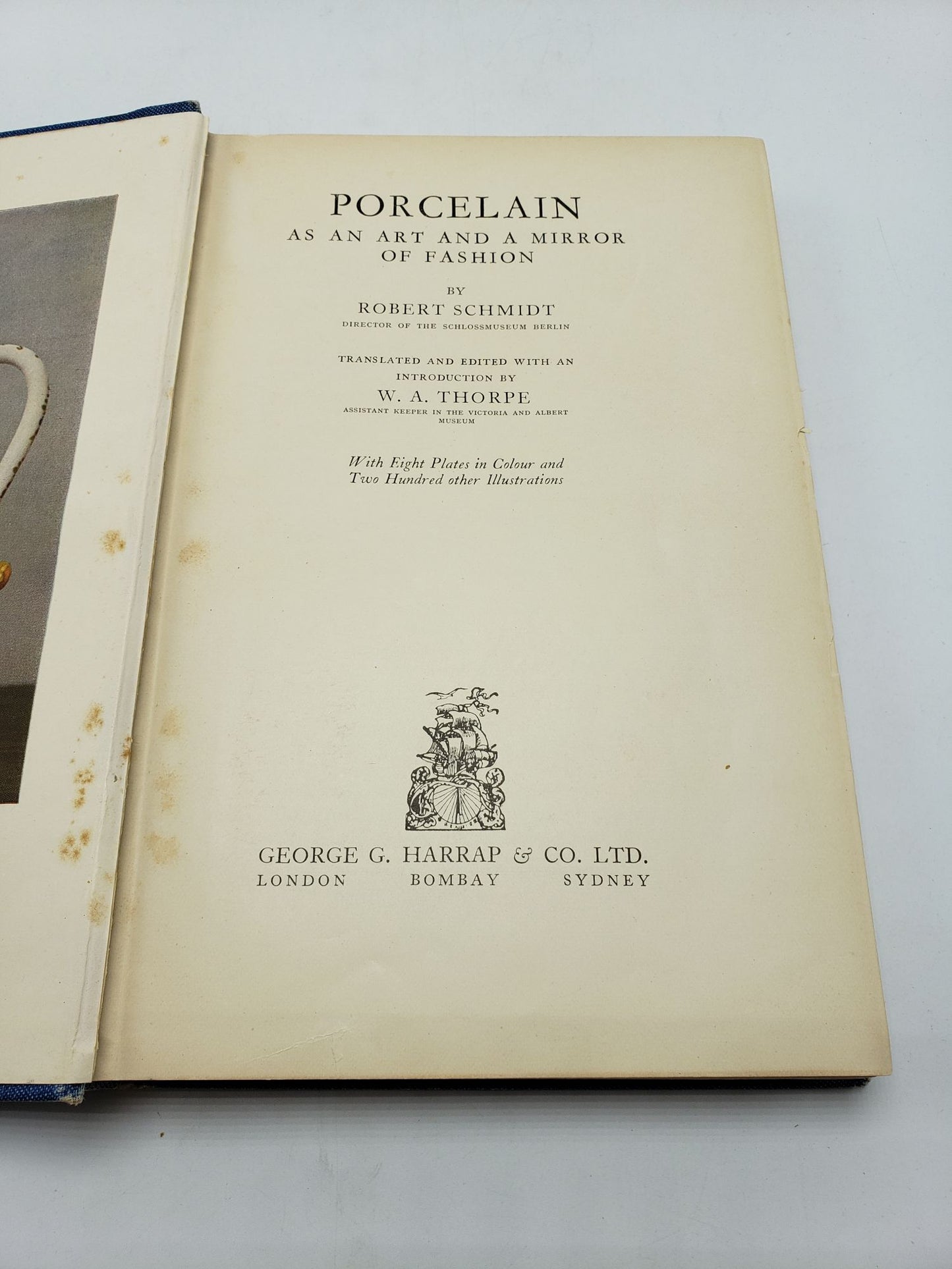 Porcelain as an Art and a Mirror of Fashion